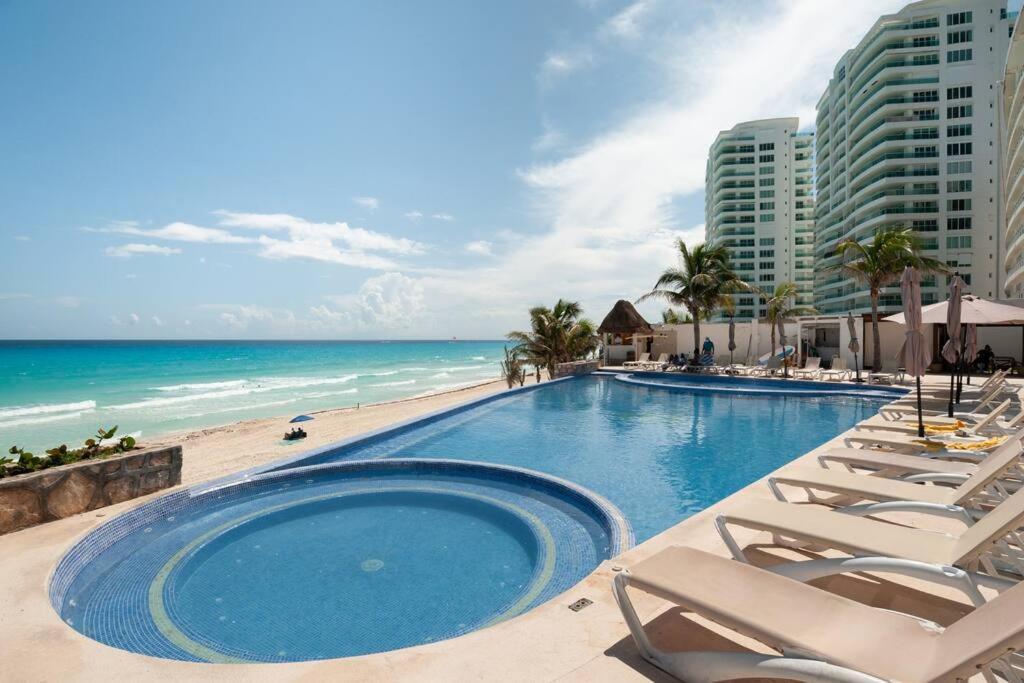 *Turquoise Escape- Beachfront Studio By Casa Paraiso* Cancún Exterior foto